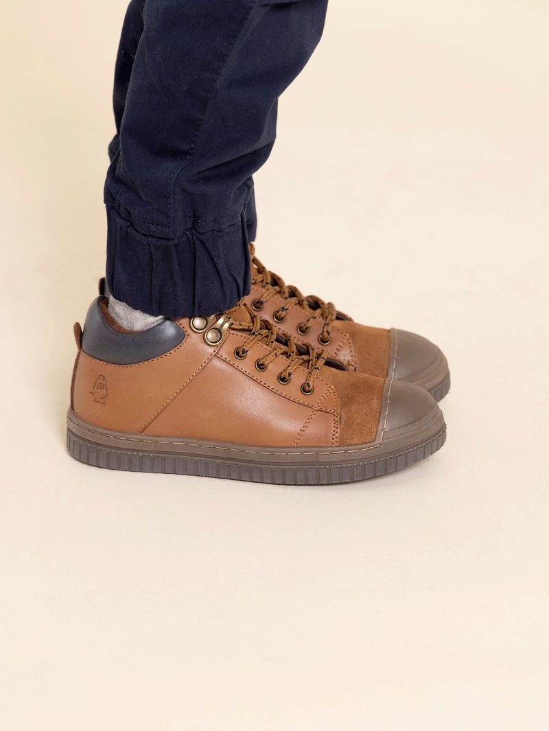 Zapatilla-Para-Niño-Cuero-Waco-Marron-Hush-Puppies