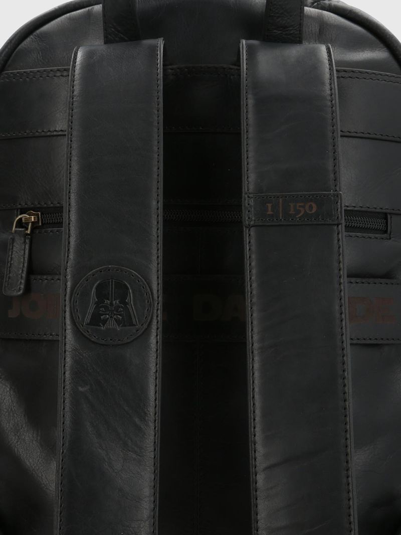 Mochila-Para-Hombre-SW-Darth-Vader-Back-Negro-Hush-Puppies