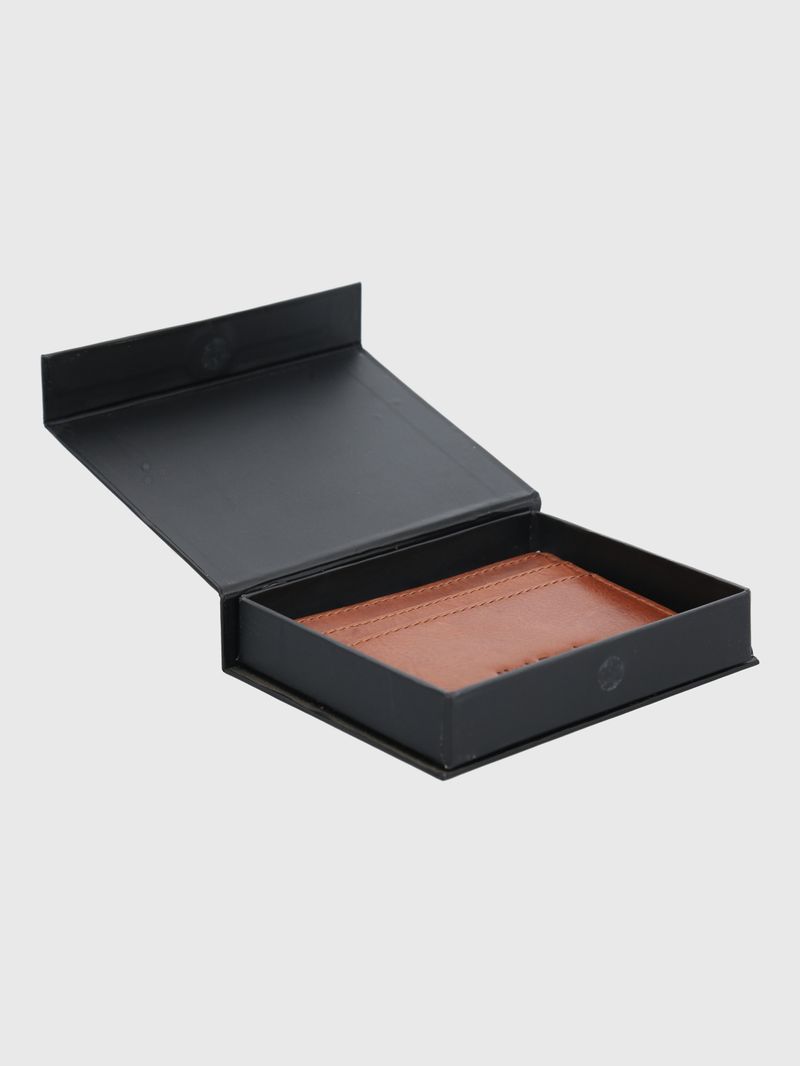 Tarjetero-Cuero-Om-Fitz-Wovencard-Cafe-Hush-Puppies